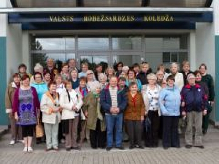 Ropažu novada pensionāri viesojās Valsts robežsardzes koledžā