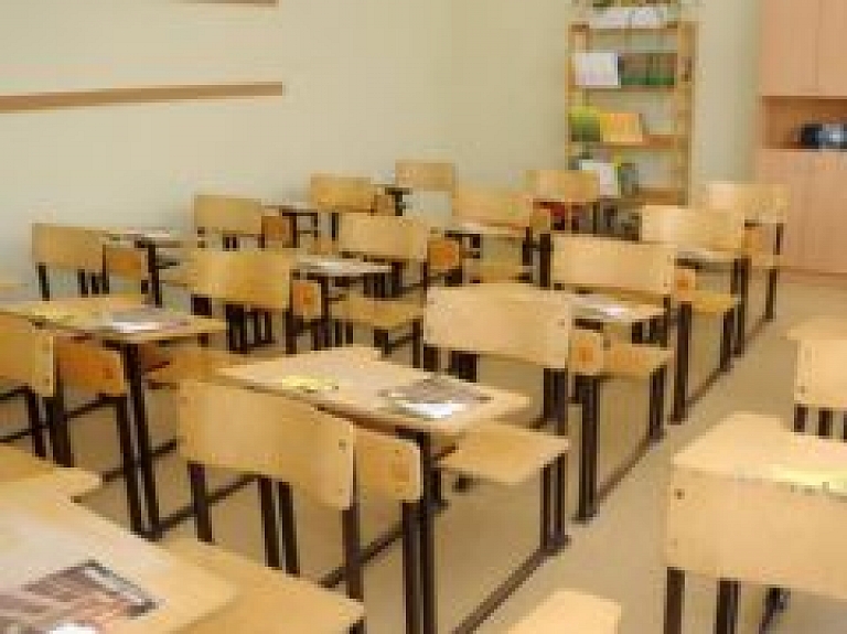 Ventspils pašvaldība materiāli atbalsta skolu beidzējus