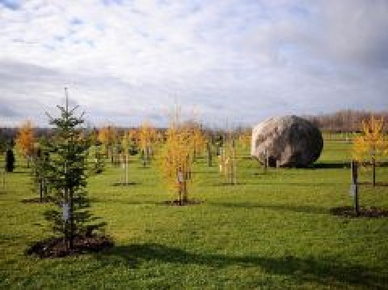 Inčukalna pašvaldība piedalīsies ozolu stādīšanā Likteņdārza amfiteātrī