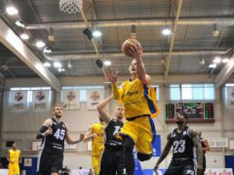 Ventspilniekiem neizdodas pārspēt VEF basketbolistus