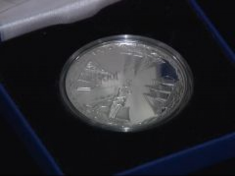 Vidzemes TV: Ainažos prezentē Latvijas bankas kolekcijas jauno eiro monētu