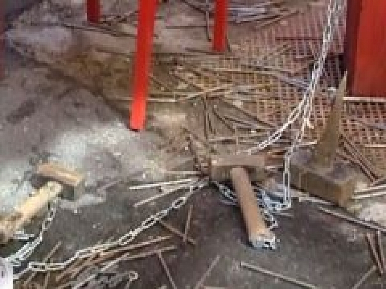 "Putinam līdzīgā" instalācija pamet Stūra māju