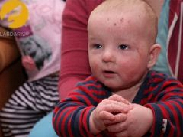 Renāram katra diena sagādā ciešanas; Lūdz palīdzēt