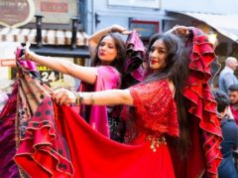 Rīgā aizvadīts romu kultūras festivāla ieskaņu koncerts