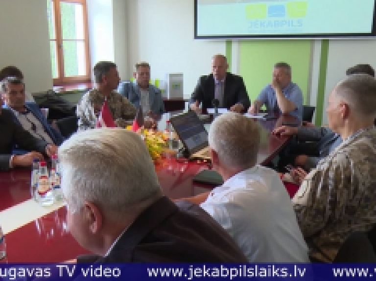 Vidusdaugavas TV: Jēkabpili apmeklē Aizsardzības ministrs Raimonds Bergmanis