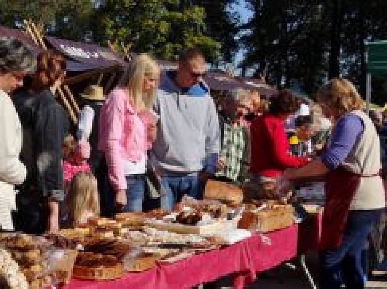 Tirgotājus aicina piedalīties Rēzekne pilsētas svētku tirdziņā