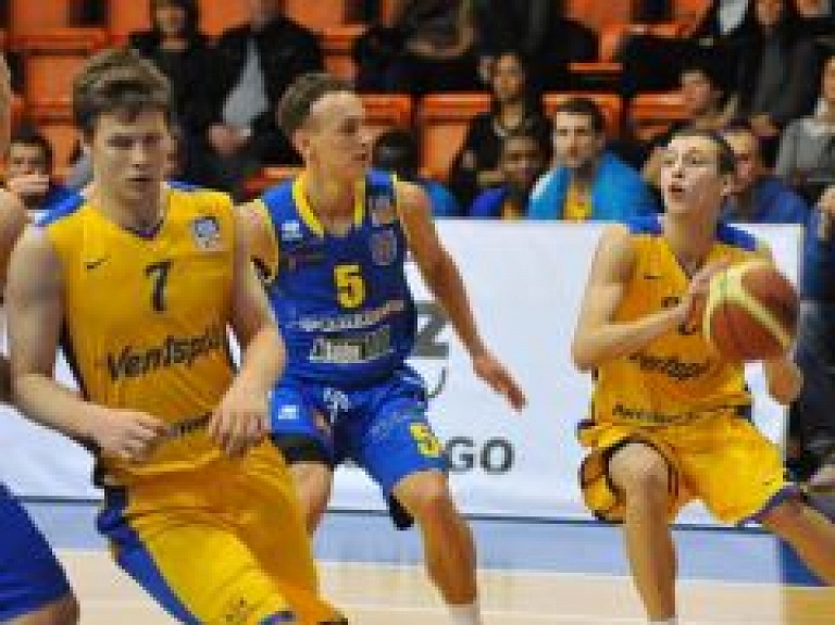 Saldus basketbolistiem neizdodas pārspēt Ventspils komandu
