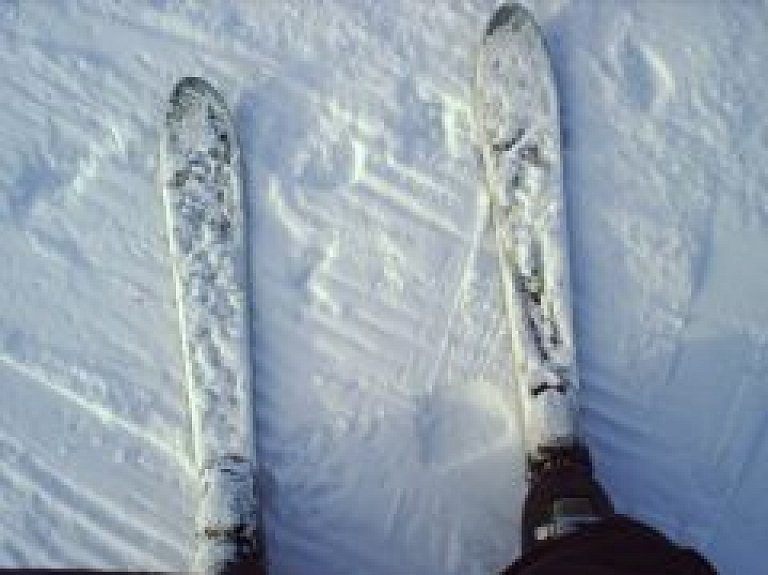 Jaunais sporta inventārs ļaus skolēniem beidzot apgūt arī slēpošanu