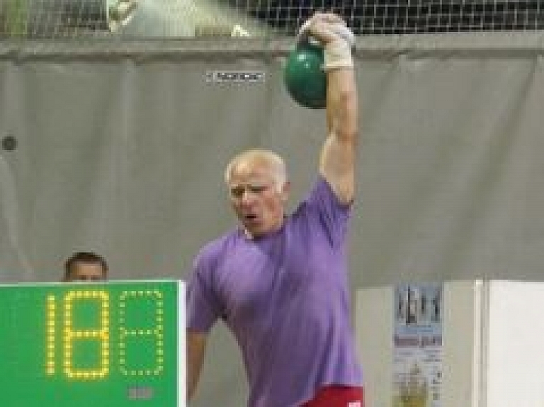 Eduards Trusevičs uzstāda jaunu Ginesa rekordu