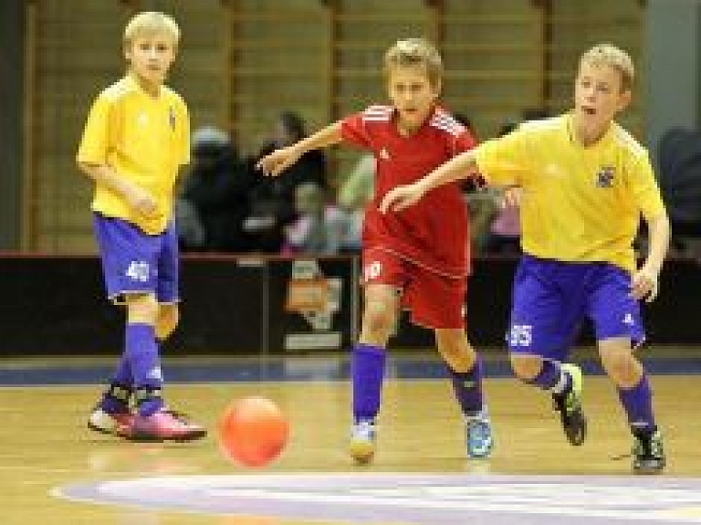 Valcēnieši piedalās futbola turnīrā "Liepāja Amber Cup"
