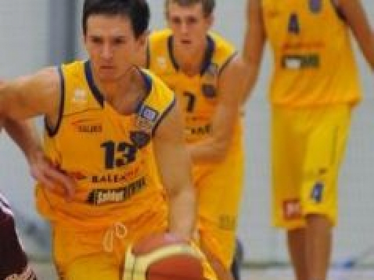 Saldus basketbolisti mājas spēlē gūst sen gaidīto uzvaru