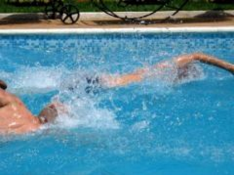 Rēzeknes peldētāji startē Valmierā