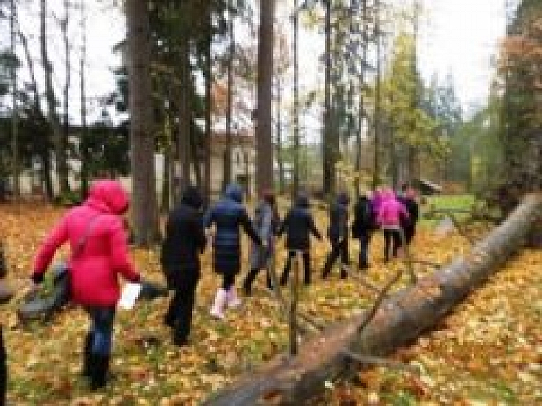 Ventspils pirmsskolas pedagogi apgūst Brīvdabas pedagoģiju