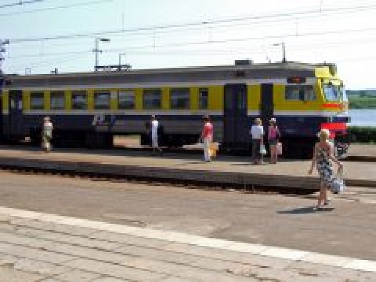 Uz Saulkrastiem norīkos papildu vilcienus