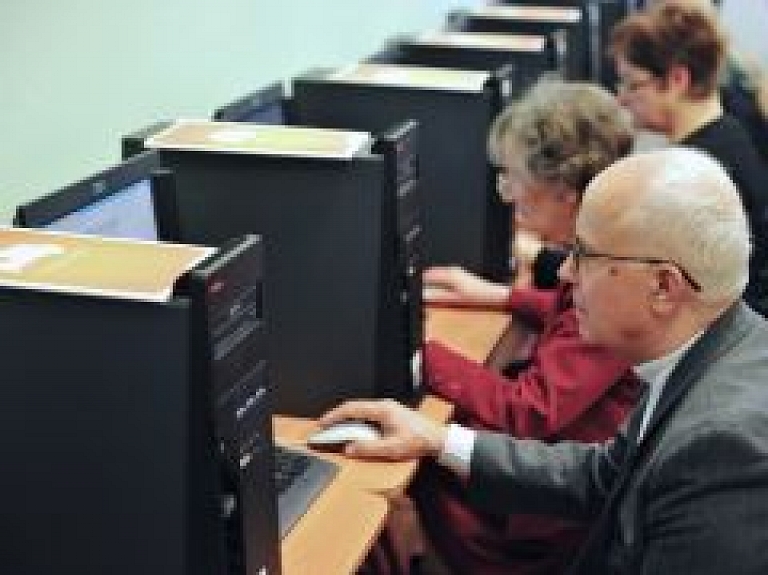 Tukuma novada seniori uzsāk datorapmācības