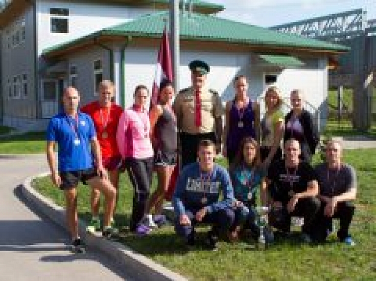 Rēzeknē robežsargi sacentās krosa distancē