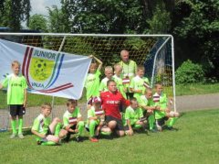 Valkā Latvijas Futbola federācijas pārstāvji pārrunā turpmāko sadarbību