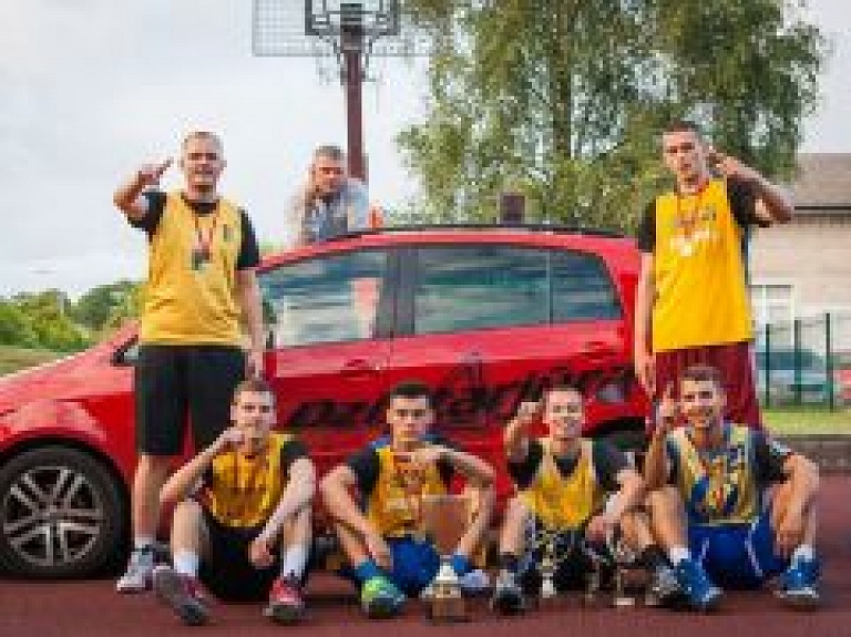 Par Vasaras basketbola līgas čempioniem kļūst Autoskola "Dzintarjūra"