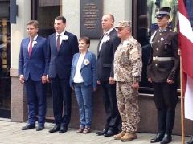 Latviešu strēlnieku bataljonu izveidošanas simtgadei veltītajā gājienā piedalās vairāk nekā tūkstoš cilvēku