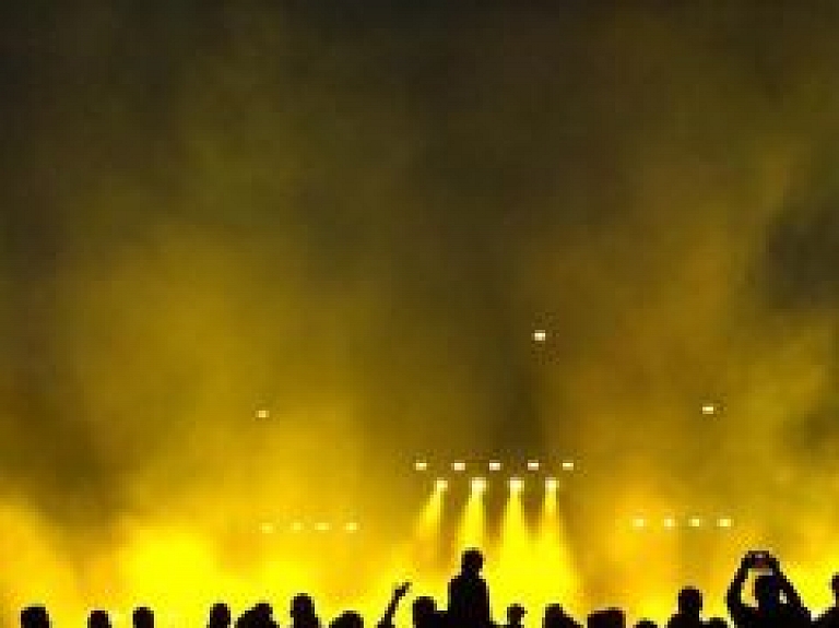 "Prāta vētras" koncerts Ventspilī pulcē 12 000 klausītāju