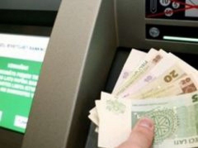 Balvos uzstādīts SEB bankas naudas iemaksas un izmaksas bankomāts