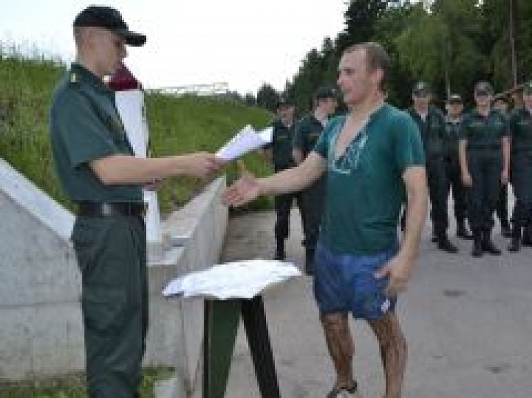 Robežsargu skolas kadeti godam izturēja pārbaudījumu