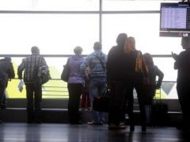 Atjauno tiesvedību lidostas "Rīga" un "airBaltic" strīdā