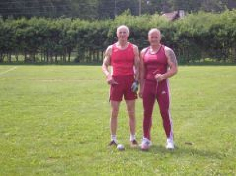 Rēzeknes sporta veterāni piedalijās vieglatlētikas sacensībās