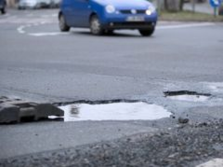 Vecpiebalgas novada pašvaldība sūdzas par ceļu stāvokli