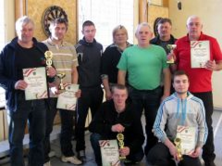 Aizritējis Rēzeknes un Viļānu novadu atklātais čempionāts šautriņu mešanā