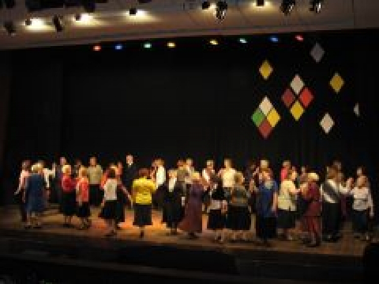 Centrā "Imanta" turpinās bezmaksas deju nodarbības senioriem