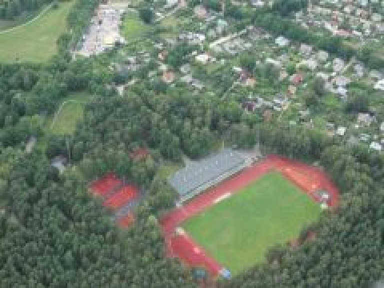 Valmieras pašvaldība sniegusi atbildi par Daliņa stadionā izcirstajiem kokiem