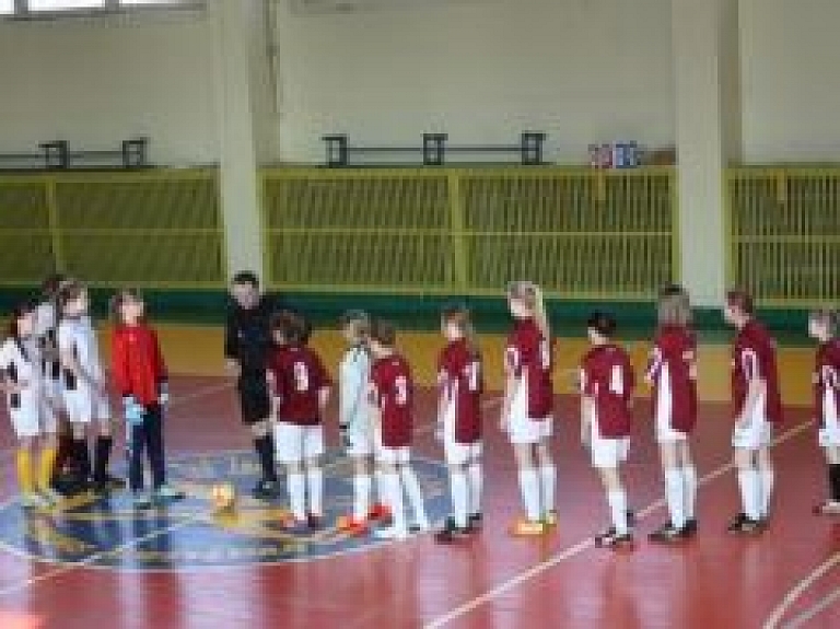 Rēzeknē aizvadītas pirmās spēles ziemas čempionātā futbolā