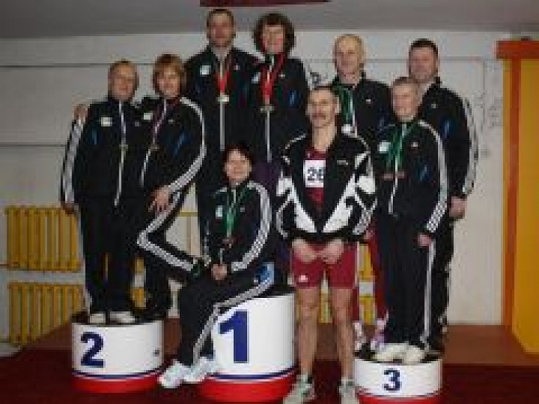 Rēzeknes veterāniem medaļas pašvaldību spēlēs vieglatlētikā