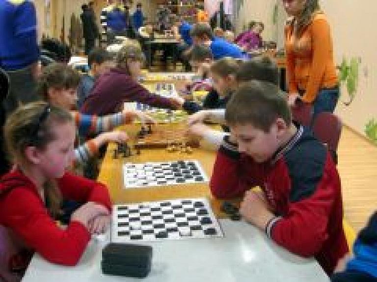 Feimaņu pagastā noskaidroti dambretes turnīra uzvarētāji