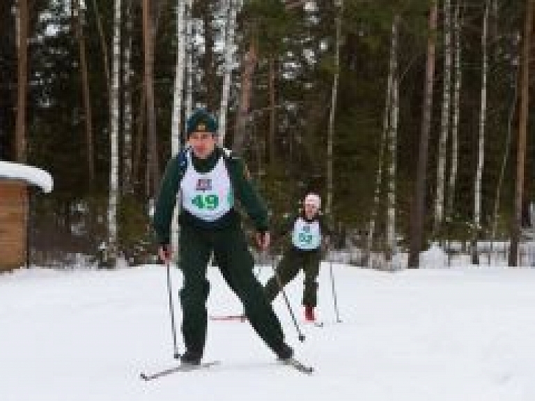 Rēzeknē robežsargi sacentās ziemas biatlonā