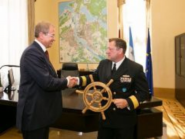 Rīgas vicemērs tikās ar NATO kontradmirāli