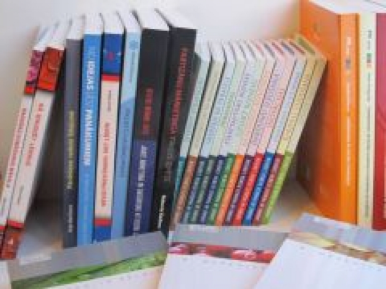 Jelgavas Zinātniskās bibliotēkas krājumu papildina 30 grāmatas