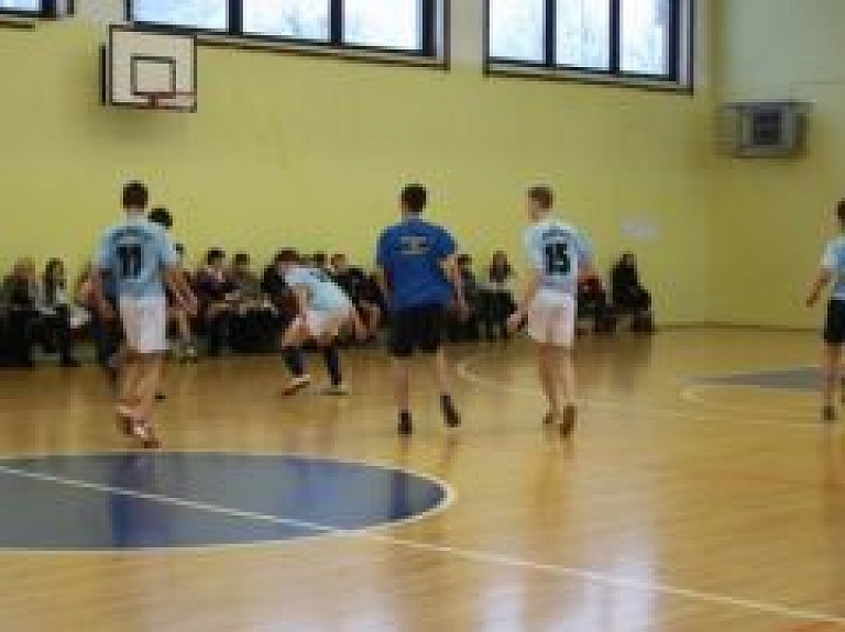 Noslēgušās Rēzeknes izglītības iestāžu sacensības telpu futbolā