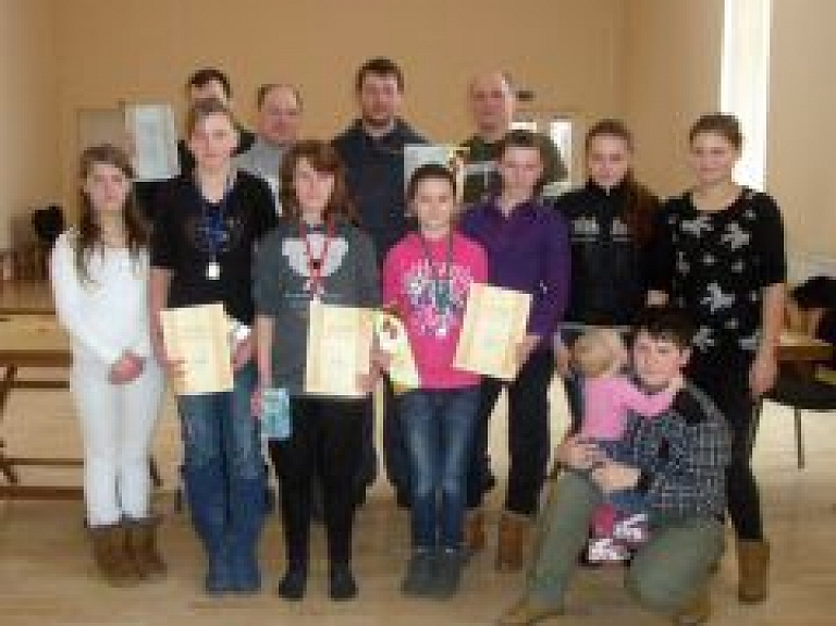 Ozolmuižas novusa turnīrā piedalījās 14 dalībnieki