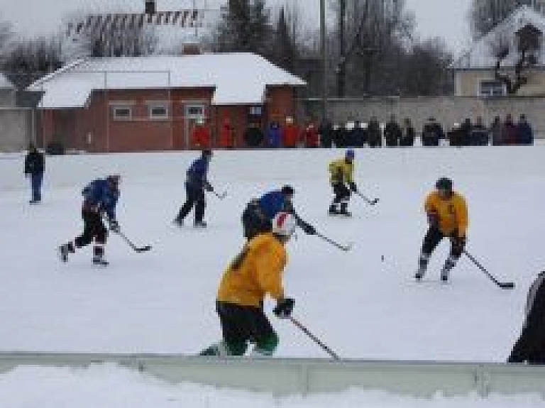 Rēzeknes pilsētas un novada Kausa izcīņā hokeja piedalās 12 komandas