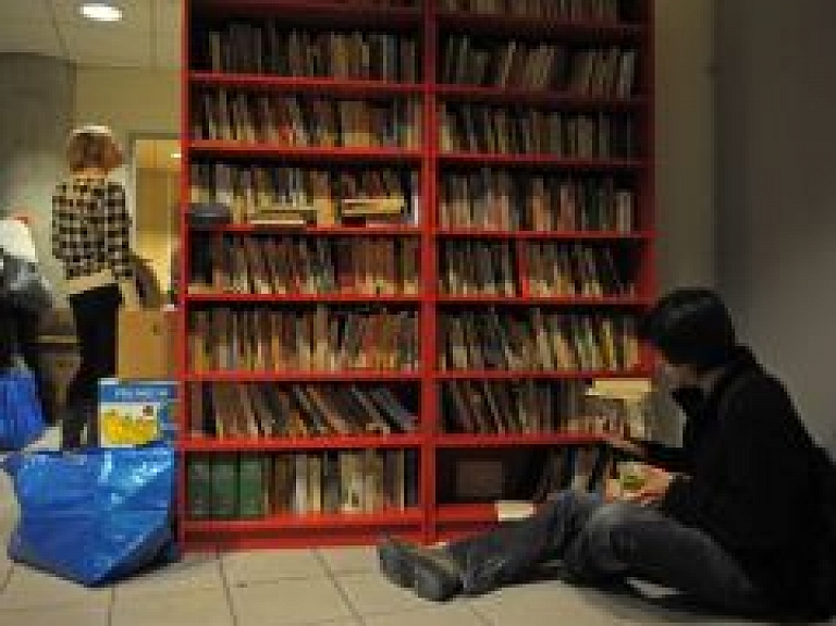 Brīvprātīgie jaunieši palīdzēs bibliotēkas grāmatas nogādāt iedzīvotājiem
