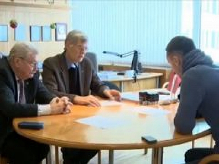 Bulduru Dārzkopības skola paralizējusi mēbeļu ražotāja darbu