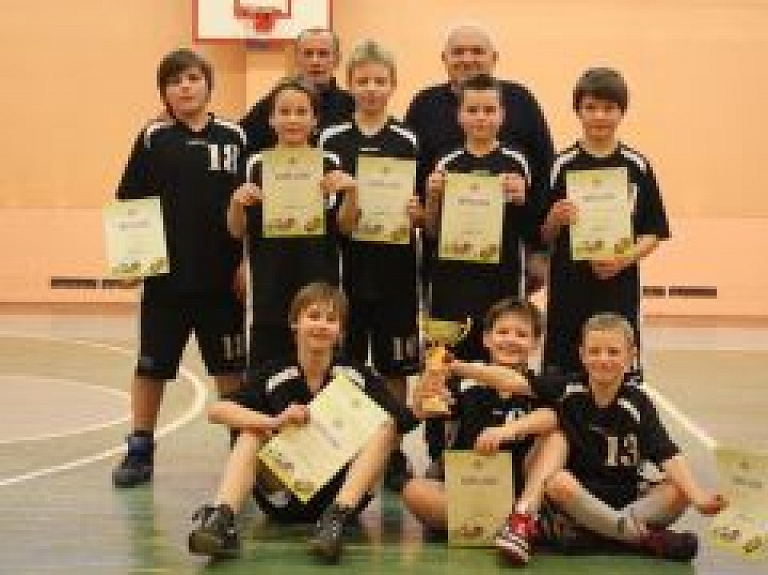 "Oranžajā bumbā" piedalījās triju Rēzeknes skolu komandas