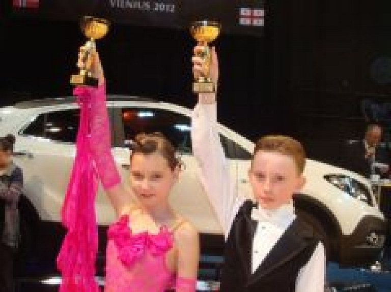 "Viva" dejotāji piedalās sacensībās Viļņā