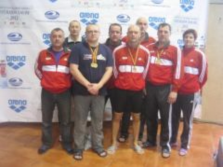 Rēzeknietis uzstāda Latvijas rekordu peldēšanā