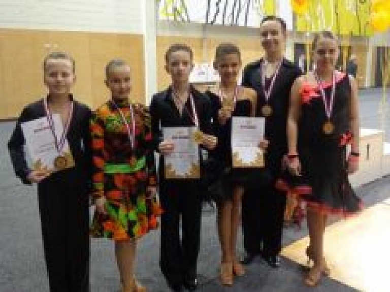 "Viva" dalībnieki sacensībās "Baltijas zvaigznītes 2012" izcīna 6.vietu