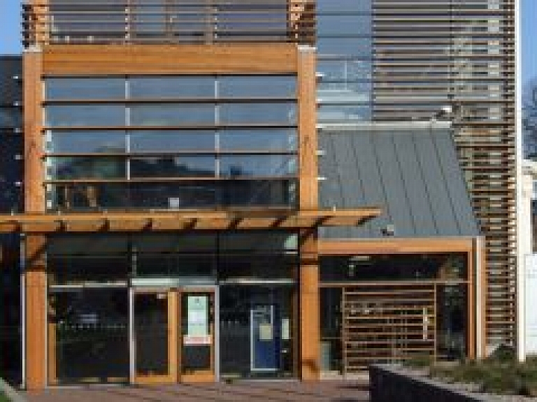Ventspils Galvenajā bibliotēkā tikšanās ar prozaiķi Aivaru Kļavi