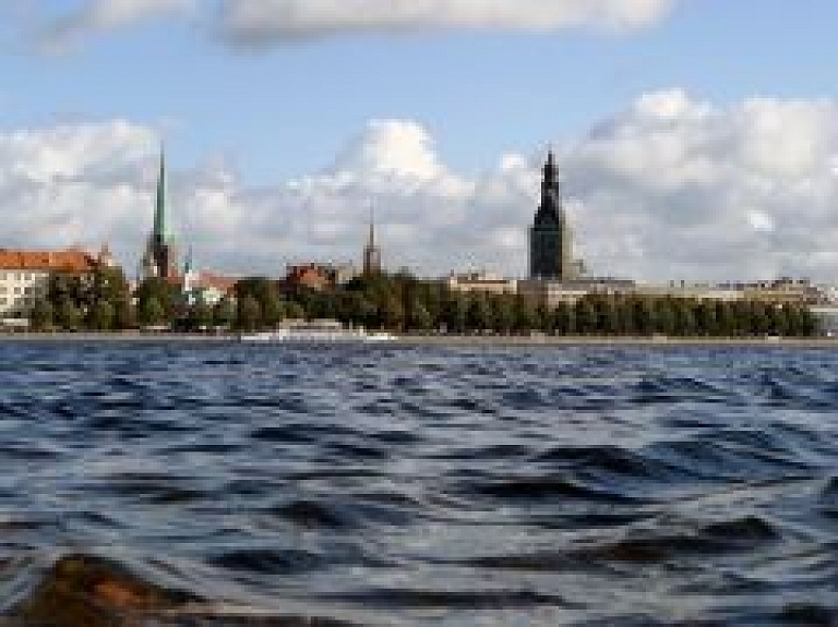 Slēgs satiksmi Kr.Barona ielas posmā