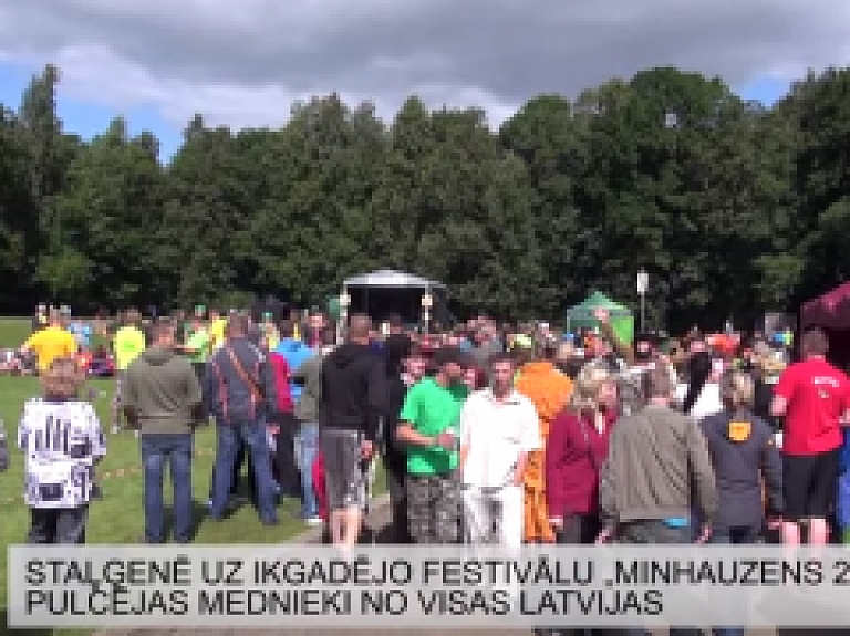 Latgales Reģionālā TV: Staļģenē uz ikgadējo festivālu "Minhauzens 2015" pulcējās mednieki no visas Latvijas